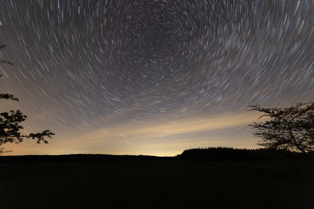 Startrails über der Eifel am frühen 12.05.2024